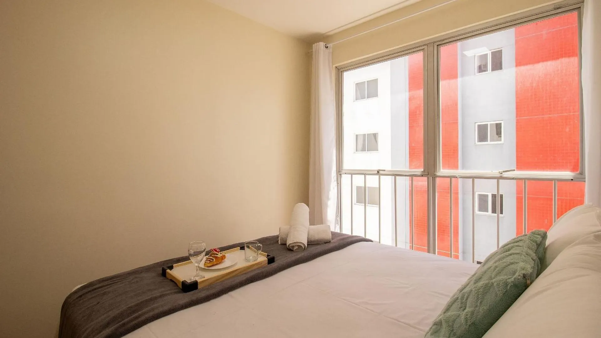 Crm127 - 3 Dorm, Confortavel, Garagem, Centro Balneario Camboriu Brazil