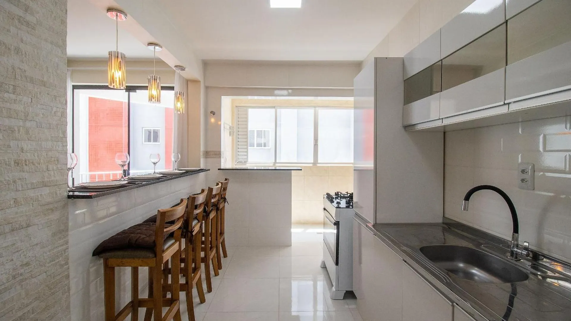 Crm127 - 3 Dorm, Confortavel, Garagem, Centro Balneario Camboriu Brazil