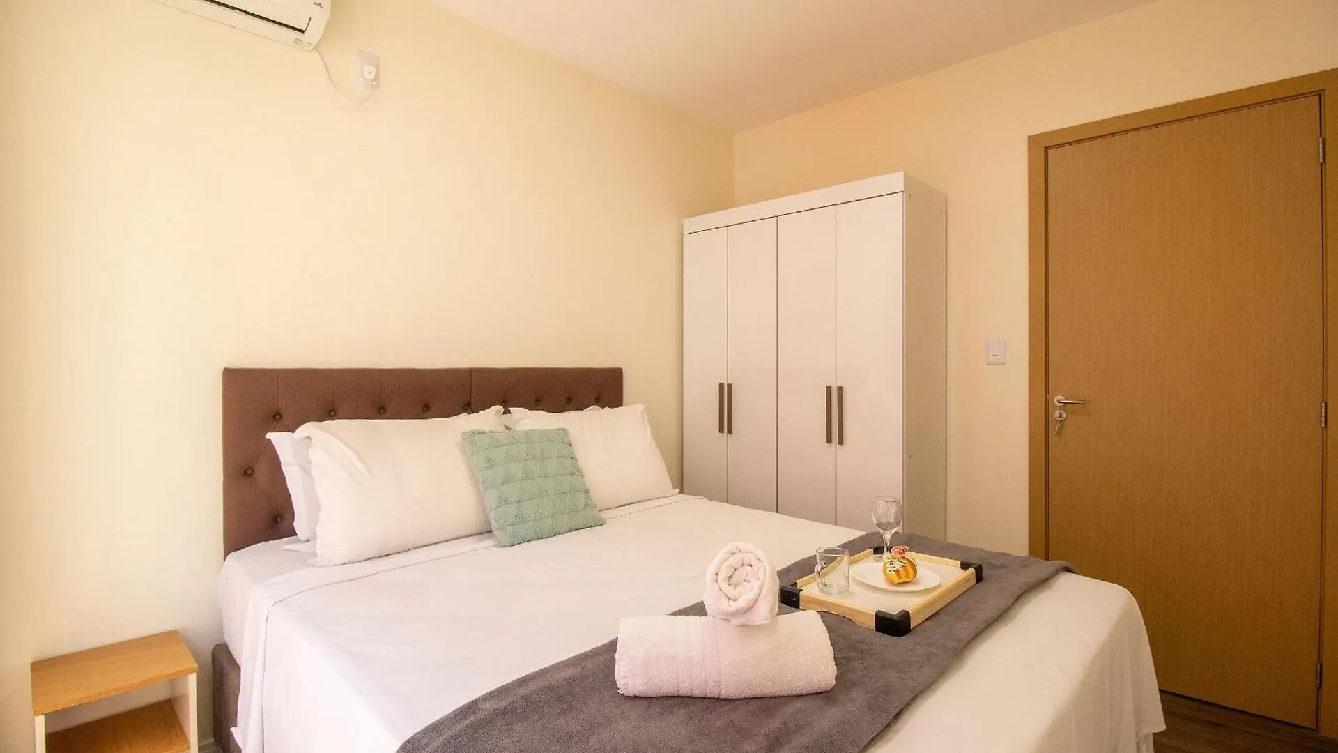 Apartment Crm127 - 3 Dorm, Confortavel, Garagem, Centro Balneario Camboriu Brazil